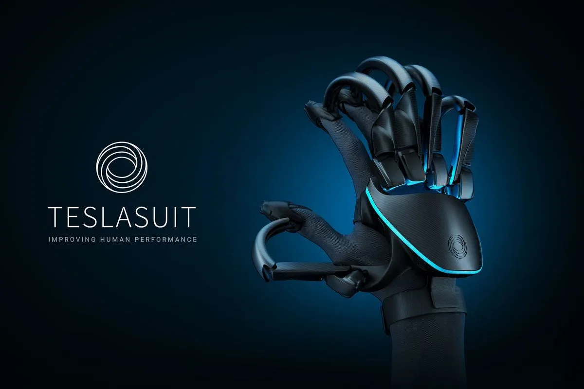 בעבור מציאות מדומה, TESLASUIT יצרה יד אמיתית של איש הברזל.