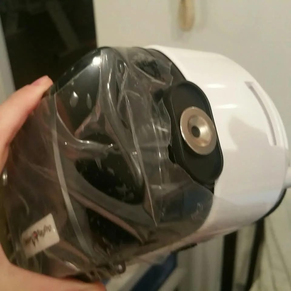 כפתור בצד של משקף PlayPro מהדור השני